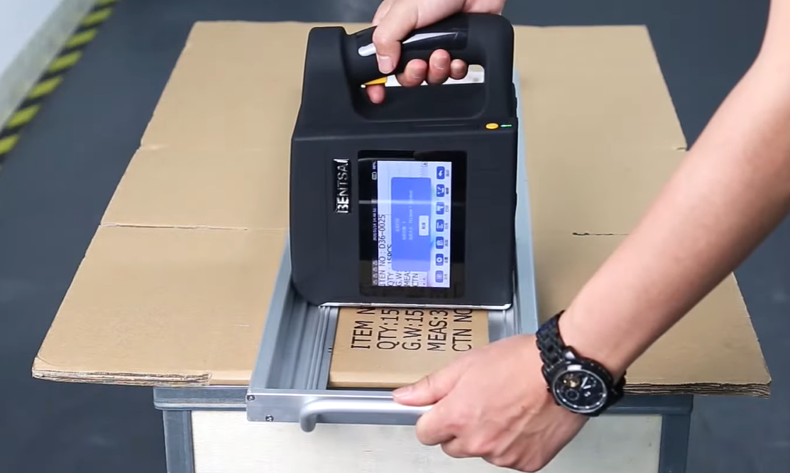 worker-using-an-eco-friendly-Bentsai-handheld-inkjet-printer-on-recycled-corrugated-cardboard-packaging